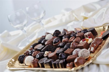 simsearch:400-05211809,k - luxury and sweet praline and chocolate decoration food close up Fotografie stock - Microstock e Abbonamento, Codice: 400-05211803