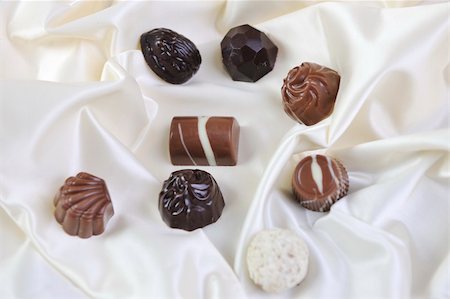 simsearch:400-05211809,k - luxury and sweet praline and chocolate decoration food close up Fotografie stock - Microstock e Abbonamento, Codice: 400-05211815