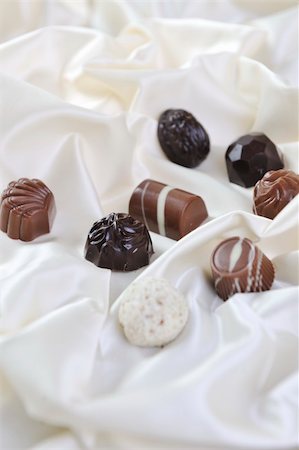 simsearch:400-05211809,k - luxury and sweet praline and chocolate decoration food close up Fotografie stock - Microstock e Abbonamento, Codice: 400-05211816