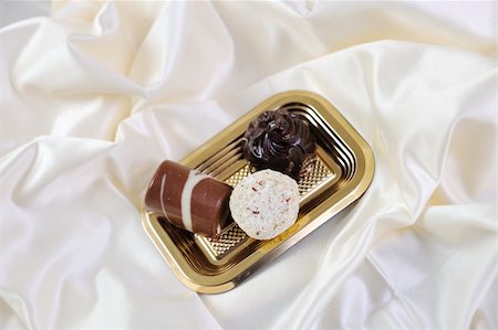 simsearch:400-05211809,k - luxury and sweet praline and chocolate decoration food close up Fotografie stock - Microstock e Abbonamento, Codice: 400-05211818