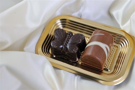 simsearch:400-06068641,k - luxury and sweet praline and chocolate decoration food close up Photographie de stock - Aubaine LD & Abonnement, Code: 400-05211811