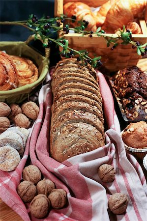 floor heat - Showcase a Bakery in Mediterranean kitchen. Stock Photo - Budget Royalty-Free & Subscription, Code: 400-05213988