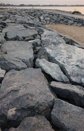 simsearch:625-02927186,k - Stone on the beach Photographie de stock - Aubaine LD & Abonnement, Code: 400-05224185