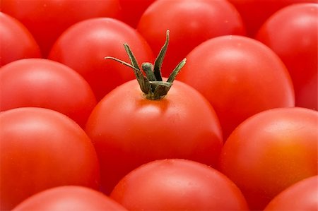 simsearch:400-05292254,k - Red tomatoes background Photographie de stock - Aubaine LD & Abonnement, Code: 400-05225206