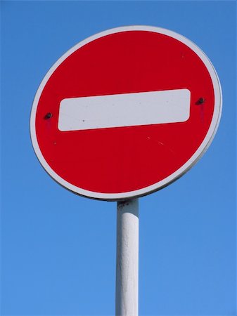 simsearch:400-04450110,k - Traffic sign "No entry" on the background of blue sky Foto de stock - Super Valor sin royalties y Suscripción, Código: 400-05226359