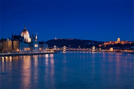 simsearch:400-08997230,k - Night lights in Budapest-Hungary Stock Photo - Budget Royalty-Free & Subscription, Code: 400-05228905