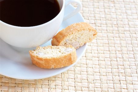 simsearch:400-06643567,k - Cup of hot black coffee and baked almond biscotti cookies on woven straw placemat Stockbilder - Microstock & Abonnement, Bildnummer: 400-05228912