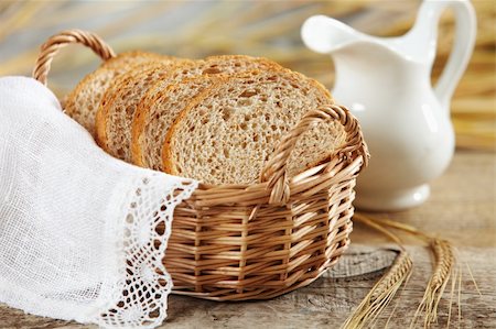 people eating bagels - bread Stock Photo - Budget Royalty-Free & Subscription, Code: 400-05229260