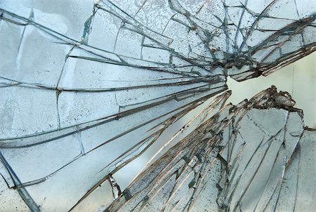 Closeup of smashed glass panel cracked and broken Stockbilder - Microstock & Abonnement, Bildnummer: 400-05220609