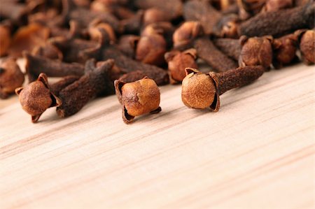 simsearch:400-04754857,k - Closeup of cloves on a wooden table. Shallow dof, selective focus Stock Photo - Budget Royalty-Free & Subscription, Code: 400-05220751