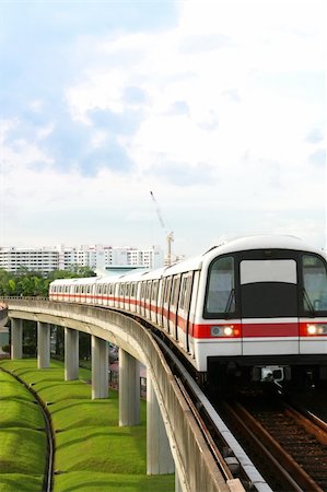 Train Subway Carriage Approaching with Blue Skies Foto de stock - Super Valor sin royalties y Suscripción, Código: 400-05221307