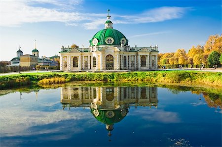 simsearch:400-04275134,k - Grotto pavilion with reflection in park Kuskovo, Moscow, Russia Stockbilder - Microstock & Abonnement, Bildnummer: 400-05221384