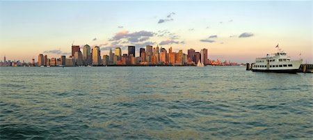 soho, new york - panorama photo of New York cityscape, white ferry boat in foreground, photo taken from New Jersey Foto de stock - Super Valor sin royalties y Suscripción, Código: 400-05222591