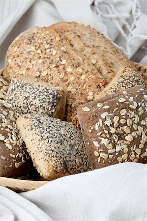 simsearch:400-04699541,k - Basket with different kinds of wholemeal bread Foto de stock - Super Valor sin royalties y Suscripción, Código: 400-05234006