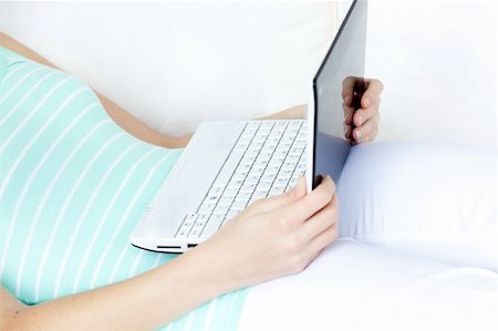 simsearch:400-04709946,k - Close-up of a woman surfing the internet lying on a sofa at home Stockbilder - Microstock & Abonnement, Bildnummer: 400-05236431