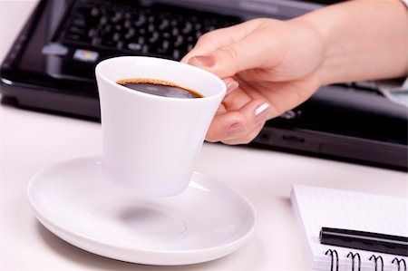simsearch:400-04386602,k - Morning coffee in the office Stockbilder - Microstock & Abonnement, Bildnummer: 400-05238285