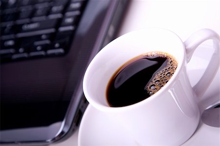 simsearch:400-04386602,k - Morning coffee in the office Stockbilder - Microstock & Abonnement, Bildnummer: 400-05238280