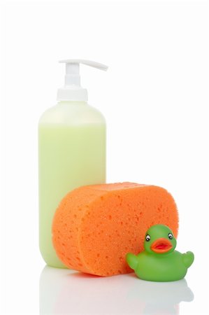 simsearch:400-04775286,k - Rubber duck, plastic pump soap bottle and sponge reflected on white background Stock Photo - Budget Royalty-Free & Subscription, Code: 400-05238294