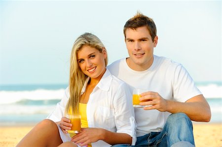 simsearch:400-04702706,k - Fresh and healthy day on the beach with orange juice Stockbilder - Microstock & Abonnement, Bildnummer: 400-05238581