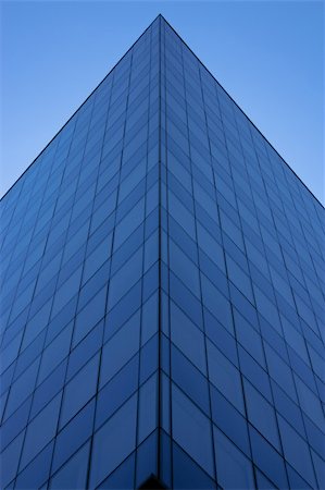 simsearch:400-04573514,k - Glass building on a background of blue sky Foto de stock - Royalty-Free Super Valor e Assinatura, Número: 400-05238993