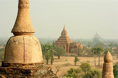 Myanmar people and ruins. Photographie de stock - Aubaine LD & Abonnement, Code: 400-05239789