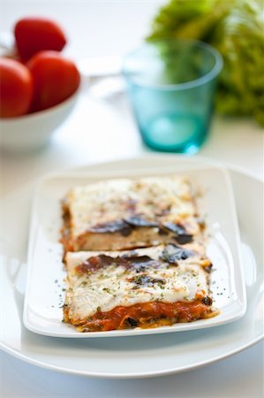 simsearch:400-04998551,k - tasty plate of vegetal lasagna italian culture Foto de stock - Super Valor sin royalties y Suscripción, Código: 400-05239901