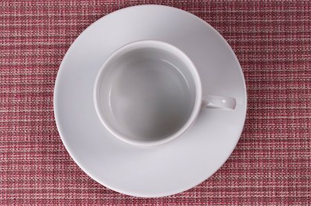 simsearch:628-02615924,k - Little white coffee cup on a white saucer over checked table-cloth background Foto de stock - Royalty-Free Super Valor e Assinatura, Número: 400-05231507