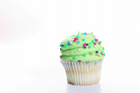 simsearch:400-04178778,k - vanilla cupcake with lime green frosting Foto de stock - Super Valor sin royalties y Suscripción, Código: 400-05232448