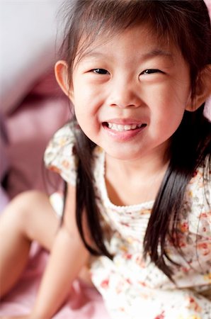simsearch:400-07568470,k - 5 years old happy Asian girl smiling Stockbilder - Microstock & Abonnement, Bildnummer: 400-05233611