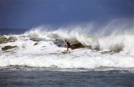 simsearch:400-04108589,k - Young men - the surfer in ocean. Bali. Indonesia Foto de stock - Super Valor sin royalties y Suscripción, Código: 400-05244303