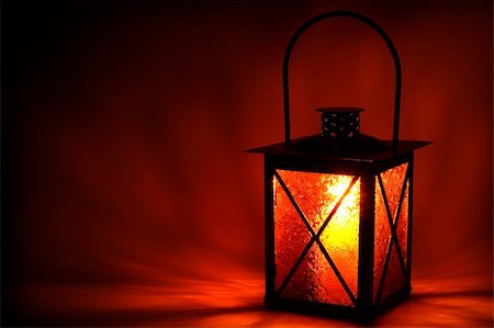 simsearch:400-06945463,k - Burning lantern in the dark Photographie de stock - Aubaine LD & Abonnement, Code: 400-05244361