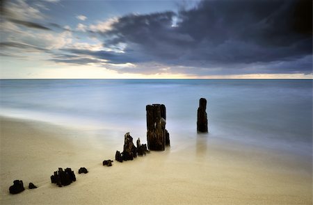 simsearch:400-06176316,k - old worn groyne  long-term exposure to  make the water soft Foto de stock - Super Valor sin royalties y Suscripción, Código: 400-05244657