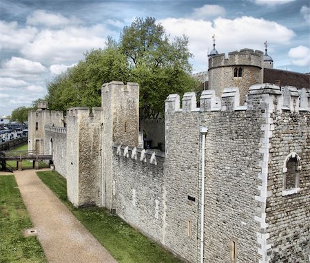 simsearch:400-04954043,k - The Tower of London, medieval castle and prison - high dynamic range HDR Stock Photo - Budget Royalty-Free & Subscription, Code: 400-05245603