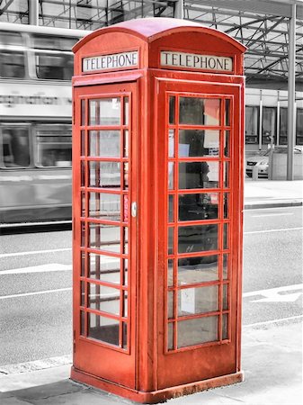 simsearch:400-04323461,k - Traditional red telephone box in London, UK Stock Photo - Budget Royalty-Free & Subscription, Code: 400-05245620