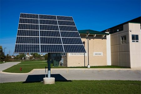 solar power usa - Solar panel in front of the building. Foto de stock - Super Valor sin royalties y Suscripción, Código: 400-05246504