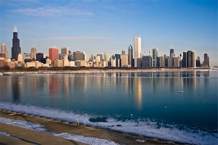 Frozen Lake Michigan in Chicago, IL. Foto de stock - Super Valor sin royalties y Suscripción, Código: 400-05246509