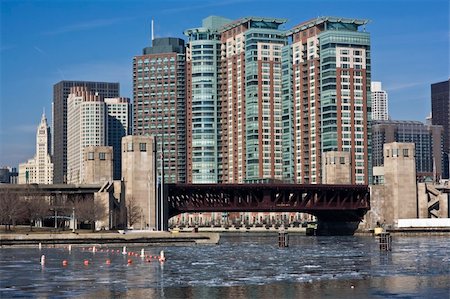 edificio wrigley - Cold Morning in Downtown Chicago, IL. Foto de stock - Super Valor sin royalties y Suscripción, Código: 400-05246514