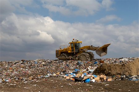 simsearch:400-06743764,k - overview of refuse collection with bulldozer Stockbilder - Microstock & Abonnement, Bildnummer: 400-05246798