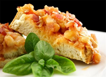 simsearch:400-05255035,k - Delicious diced bacon with baked beans on sour dough bread. Stock Photo - Budget Royalty-Free & Subscription, Code: 400-05247019