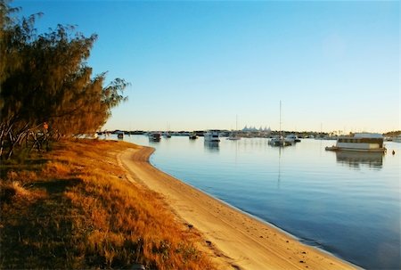 simsearch:400-05255037,k - Houseboats and yachts moored in the Broadwater Gold Coast Australia on a golden morning. Stockbilder - Microstock & Abonnement, Bildnummer: 400-05247027