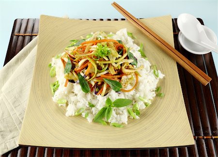 simsearch:400-05292254,k - Delicious vegetarian asian stir fry on boiled white rice with thai basil and vietnamese mint. Photographie de stock - Aubaine LD & Abonnement, Code: 400-05247106