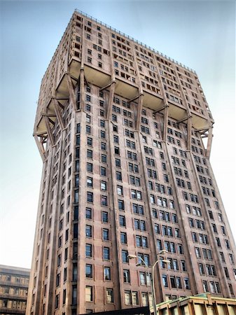 Torre Velasca, Milan landmark Italian new brutalist architecture - high dynamic range HDR Foto de stock - Royalty-Free Super Valor e Assinatura, Número: 400-05247138