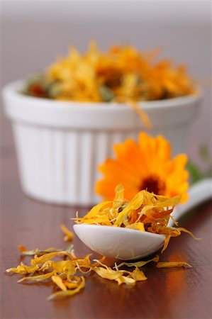 simsearch:400-05678542,k - Close-up of dried pot marigolds. Shallow dof Foto de stock - Super Valor sin royalties y Suscripción, Código: 400-05247186
