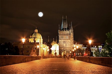 simsearch:400-05359125,k - The night view of the beautiful Prague City along the River Vltava Stockbilder - Microstock & Abonnement, Bildnummer: 400-05247309