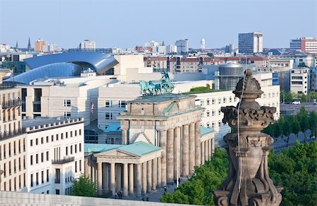 simsearch:400-07034340,k - The BRANDENBURG GATE in Berlin Germany Foto de stock - Royalty-Free Super Valor e Assinatura, Número: 400-05247364