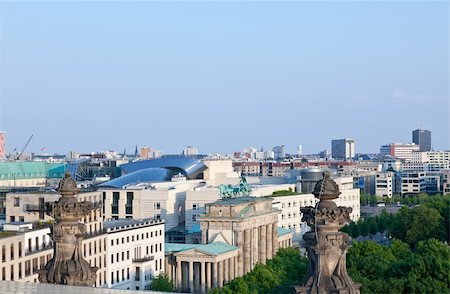 simsearch:400-07034340,k - The BRANDENBURG GATE in Berlin Germany Foto de stock - Royalty-Free Super Valor e Assinatura, Número: 400-05247365