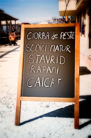 Restaurant menu chalkboard on the street Foto de stock - Super Valor sin royalties y Suscripción, Código: 400-05248267