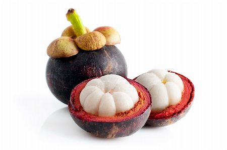 simsearch:400-04111300,k - Mangosteen fruit and cross section showing the thick purple skin and white flesh of the queen of fruits. Foto de stock - Royalty-Free Super Valor e Assinatura, Número: 400-05248437