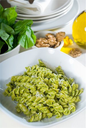 simsearch:400-07052367,k - italian fusilli pasta and fresh homemade  pesto sauce Foto de stock - Super Valor sin royalties y Suscripción, Código: 400-05249279