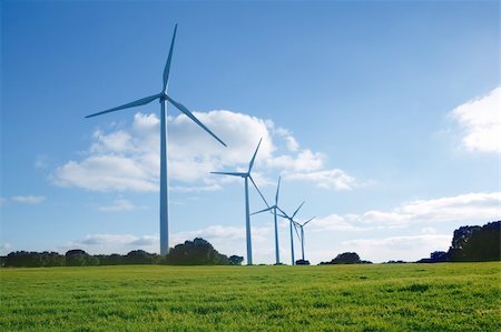 simsearch:400-07111713,k - Ecological electric energy production by windmills in a meadow and blue sky Stockbilder - Microstock & Abonnement, Bildnummer: 400-05240102